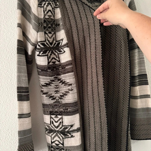 BCBG MaxZaria Aztec Chunky Knit Western Long Sweater Open Front Size Small - Picture 3 of 9